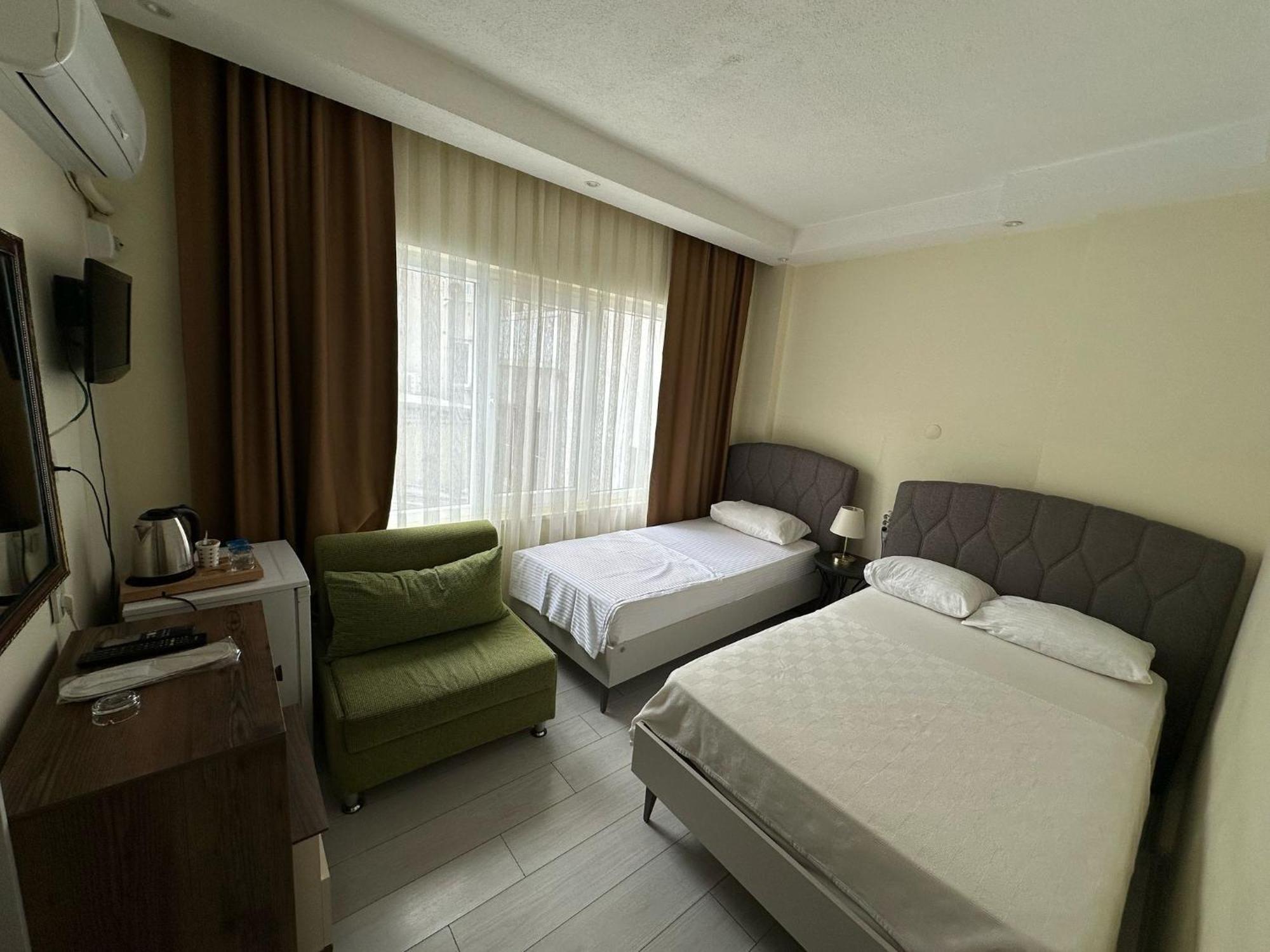 Naval Hotel Yalova ยาโลวา ภายนอก รูปภาพ