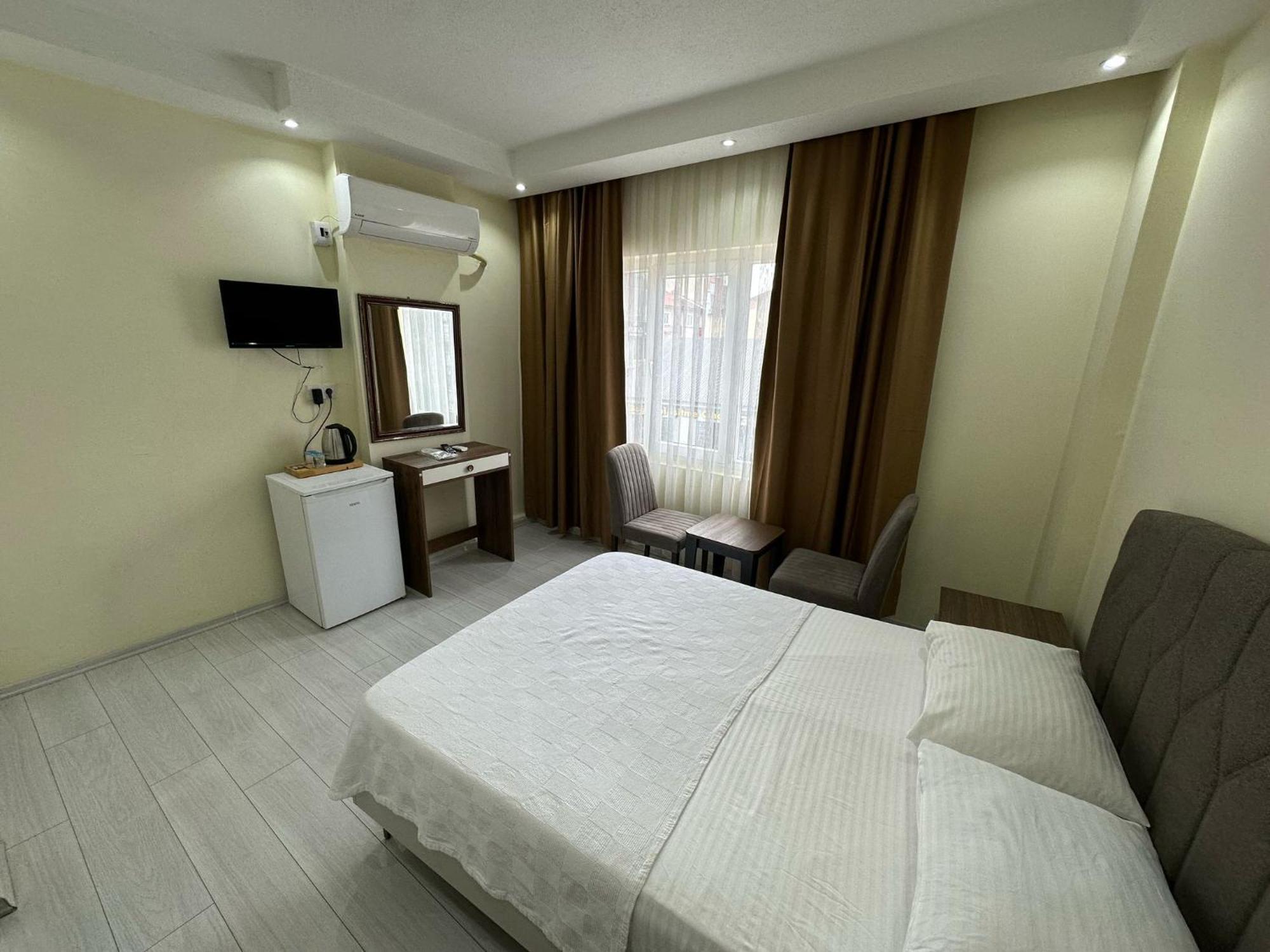 Naval Hotel Yalova ยาโลวา ภายนอก รูปภาพ